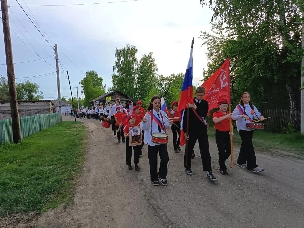 Колонна учащихся школы.